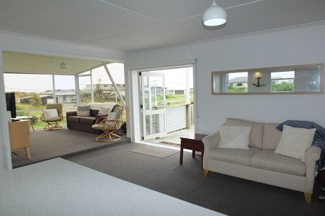 Photo of property in 35 Nelson Street, Foxton Beach, Foxton, 4815