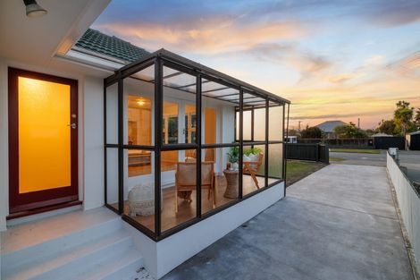 Photo of property in 25 Cradock Street, South New Brighton, Christchurch, 8062