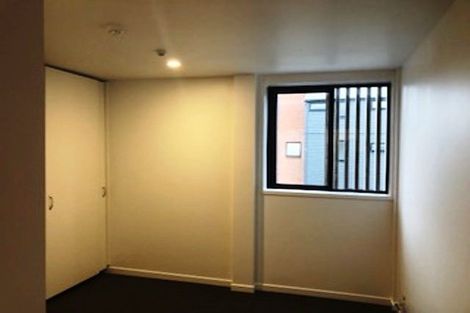 Photo of property in 2/165 Hobsonville Point Road, Hobsonville, Auckland, 0616