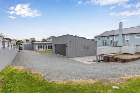 Photo of property in 116 Seaview Road, Paraparaumu Beach, Paraparaumu, 5032