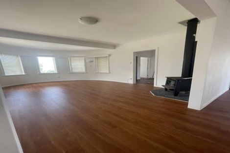 Photo of property in 7 Springbank Lane, Te Atatu Peninsula, Auckland, 0610