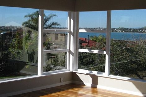 Photo of property in 27 Mcbreen Avenue, Northcote, Auckland, 0627