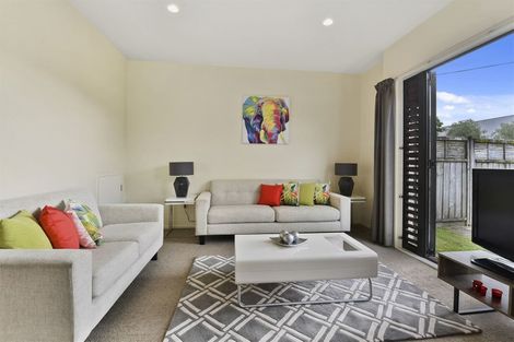 Photo of property in 16/11 The Avenue, Albany, Auckland, 0632