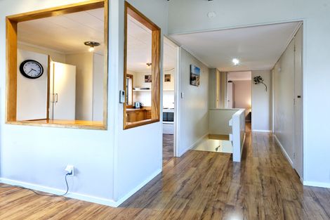 Photo of property in 218 Glengarry Road, Glen Eden, Auckland, 0602