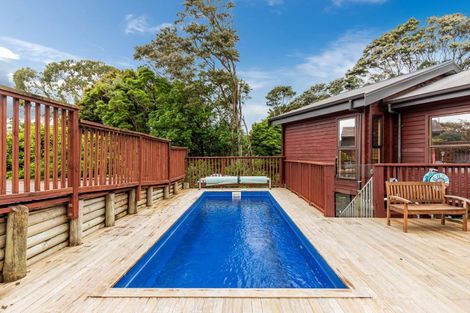 Photo of property in 233 Golf Road, Titirangi, Auckland, 0604