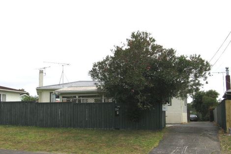 Photo of property in 2/24 Lancaster Road, Beach Haven, Auckland, 0626