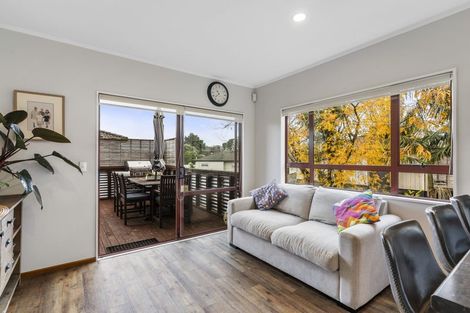 Photo of property in 2/51 Union Road, Howick, Auckland, 2014