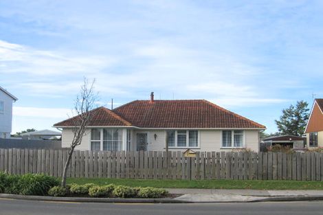 Photo of property in 902 Grove Road, Mayfair, Hastings, 4122