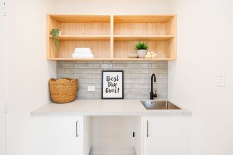 Photo of property in 9 Pinedale Parade, Milson, Palmerston North, 4414