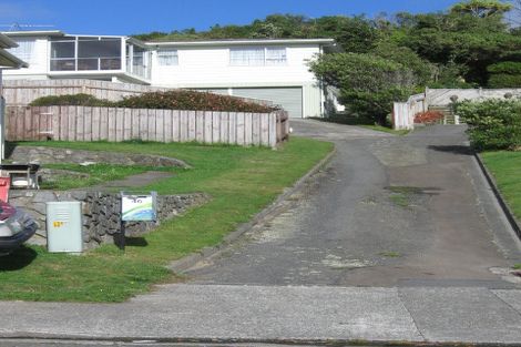 Photo of property in 46 Colchester Crescent, Newlands, Wellington, 6037