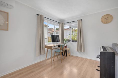 Photo of property in 2/134 Bradbury Road, Botany Downs, Auckland, 2010