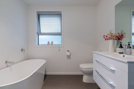 Photo of property in 1 Long Melford Road, Awapuni, Palmerston North, 4412