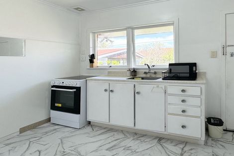 Photo of property in 1 Marsh Avenue, Forrest Hill, Auckland, 0620