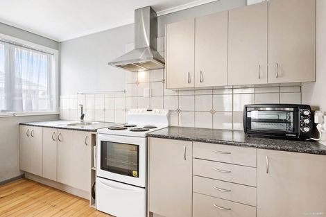 Photo of property in 2 Royal View Road, Te Atatu South, Auckland, 0610