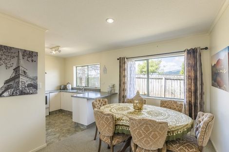 Photo of property in 33 Rosewood Place, Paraparaumu, 5032