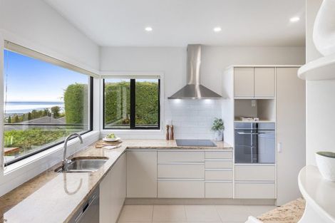 Photo of property in 2/11 Belleview Terrace, Mount Pleasant, Christchurch, 8081