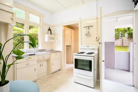 Photo of property in 2 Otitori Bay Road, Titirangi, Auckland, 0604