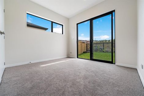Photo of property in 40 Whakairo Crescent, Gulf Harbour, 0930