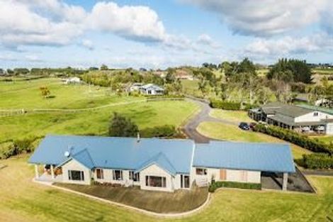 Photo of property in 337d Clarks Beach Road, Clarks Beach, Pukekohe, 2679