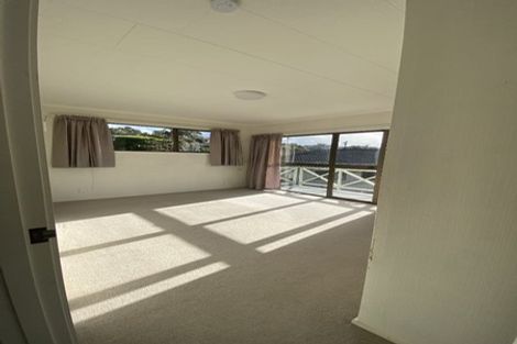 Photo of property in 3 John Dee Crescent, Red Beach, 0932