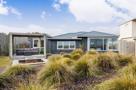 Photo of property in 3 Kent Avenue, Waitarere Beach, Levin, 5510