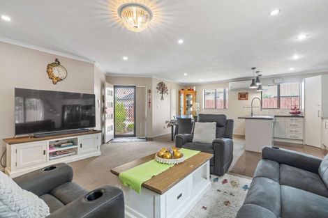 Photo of property in 100a Gloucester Road, Manurewa, Auckland, 2102