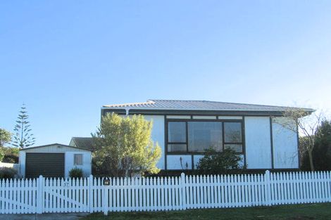 Photo of property in 37 Olive Terrace, Paraparaumu Beach, Paraparaumu, 5032