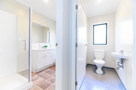 Photo of property in 57a Sabulite Road, Kelston, Auckland, 0602