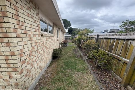 Photo of property in 5a Ocean View Road, Hillcrest, Auckland, 0627