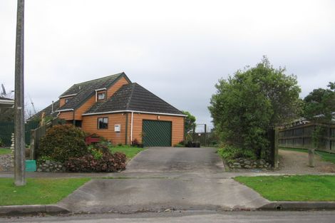 Photo of property in 8 Gladys Place, Kelvin Grove, Palmerston North, 4414