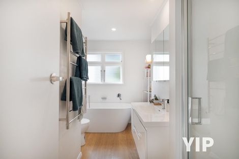Photo of property in 6 Royston Way, Newlands, Wellington, 6037