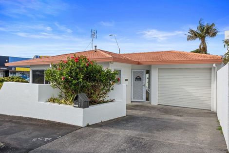 Photo of property in 1 Strandon Place, Strandon, New Plymouth, 4312