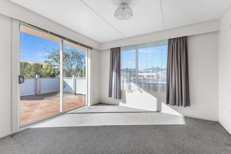 Photo of property in 39 Nevada Drive, Merrilands, New Plymouth, 4312