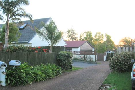 Photo of property in 32 Glucina Avenue, West Harbour, Auckland, 0618