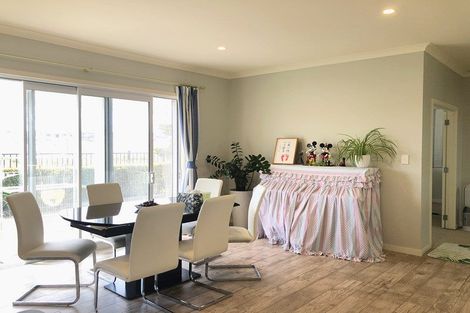 Photo of property in 73 Bayvista Drive, Karaka, Papakura, 2113