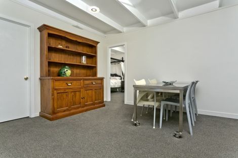 Photo of property in 8 Longwood Place, Forrest Hill, Auckland, 0620