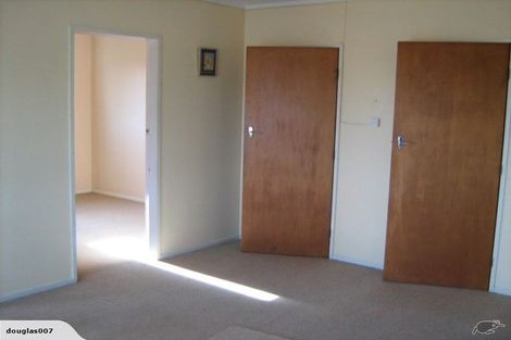 Photo of property in 8a Longcroft Terrace, Newlands, Wellington, 6037