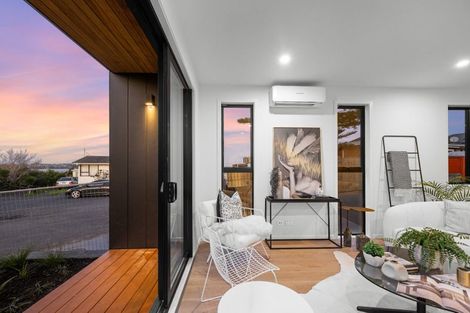 Photo of property in 27b Dawnhaven Drive, Te Atatu Peninsula, Auckland, 0610