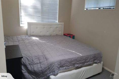 Photo of property in 18a Crompton Road, Massey, Auckland, 0614