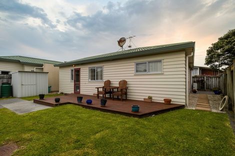 Photo of property in 1 Pohutukawa Grove, Titahi Bay, Porirua, 5022