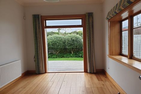 Photo of property in 33 Seaview Terrace, Northland, Wellington, 6012