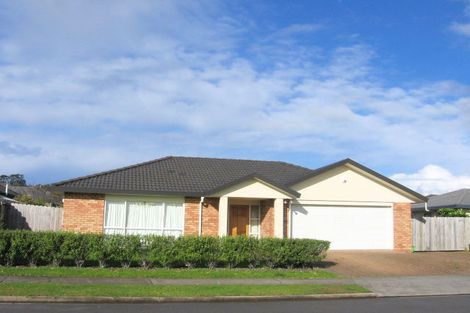 Photo of property in 8 Macnean Drive, East Tamaki Heights, Auckland, 2016