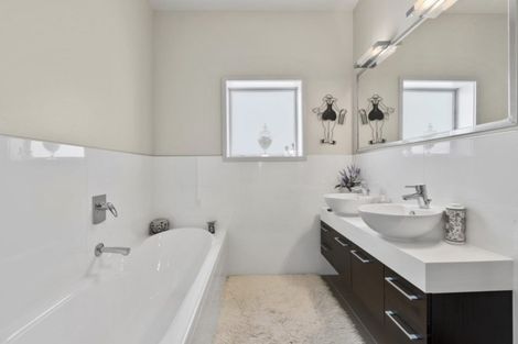 Photo of property in 7 Kensington Drive, Orewa, 0931