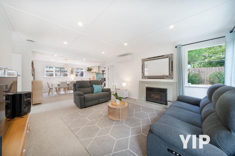 Photo of property in 6 Royston Way, Newlands, Wellington, 6037