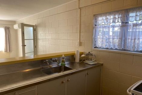 Photo of property in 5 Miltonia Avenue, Te Atatu South, Auckland, 0610