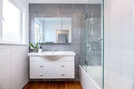 Photo of property in 5 Surat Place, Glen Eden, Auckland, 0602