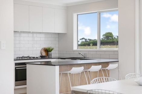 Photo of property in 35 Hayfield Way, Karaka, Papakura, 2113