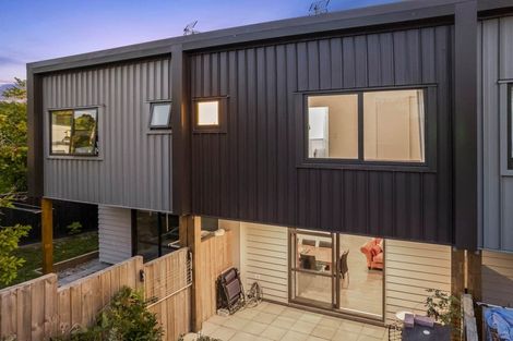 Photo of property in 4d Wattle Road, Sunnyvale, Auckland, 0612