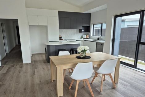 Photo of property in 62 Mataikokako Loop, Kawakawa Bay, 2585