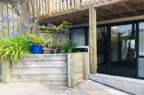 Photo of property in 15 Trinidad Crescent, Grenada Village, Wellington, 6037